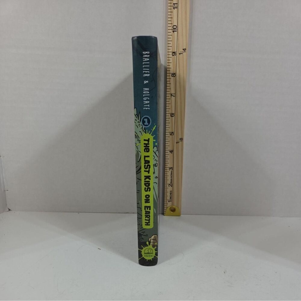 Books - Picture 2 of 8